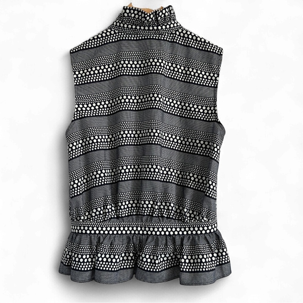 Sleeveless Black and White Blouse - Picture 3 of 3